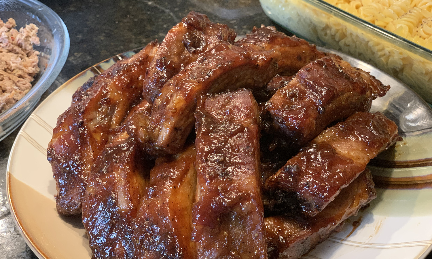 ribs-on-plate